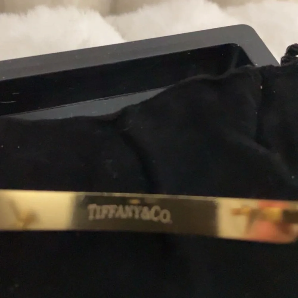 Tiffany & Co Stamped Elegant Gold tone Bracelet with Pink and Blue - Picture 4 of 7